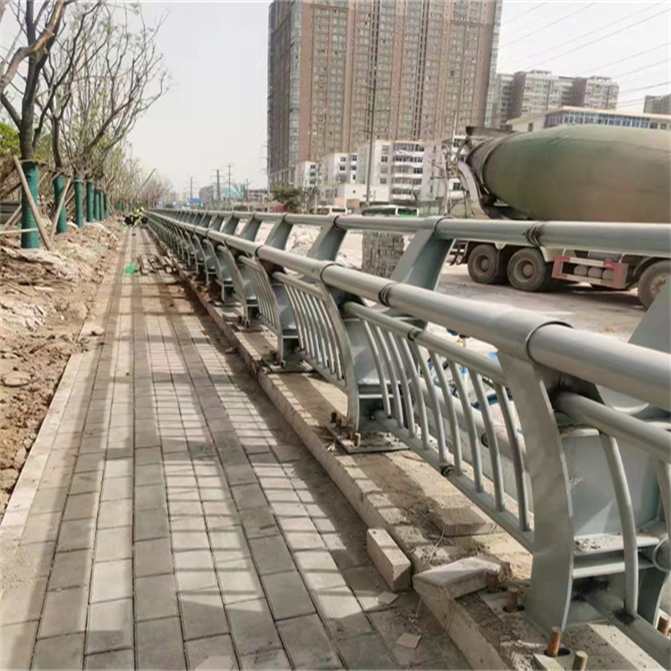 广东钢防撞护栏施工