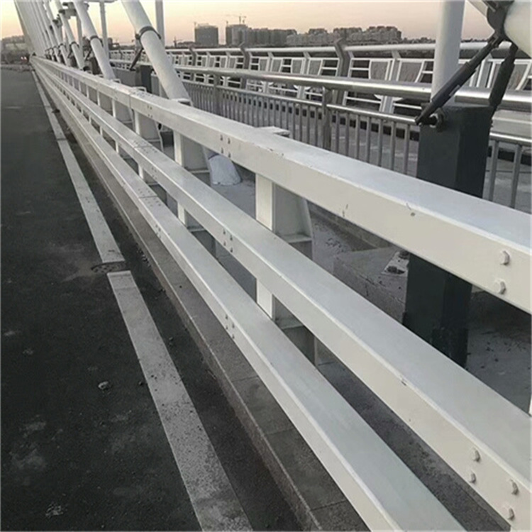 益阳桥梁隔离防撞护栏安装