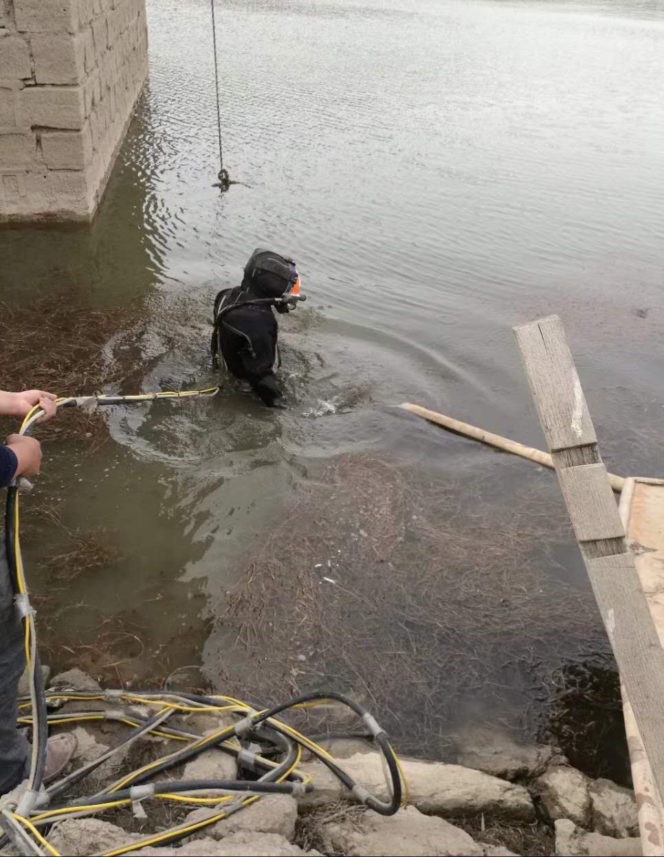 水下拦污栅拆除安装潜水公司