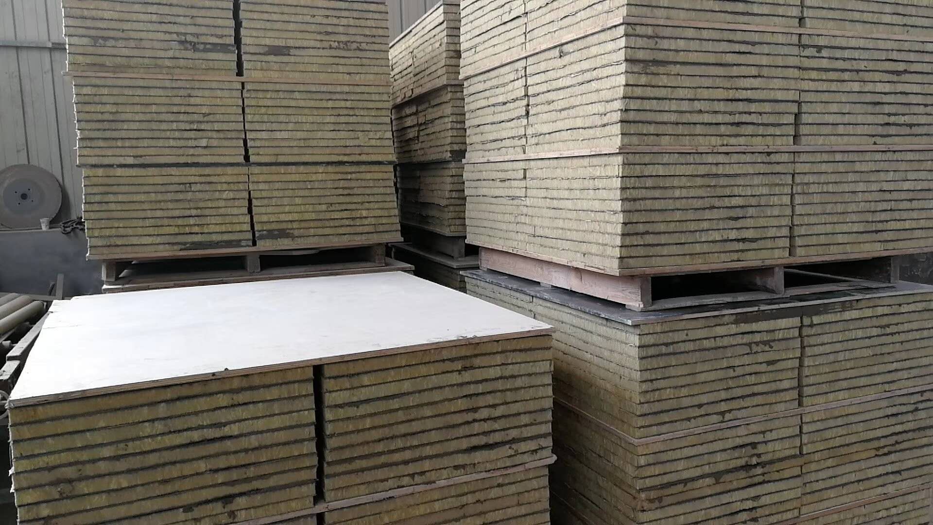 白银外墙保温岩棉复合板水泥面岩棉复合板厂家现货