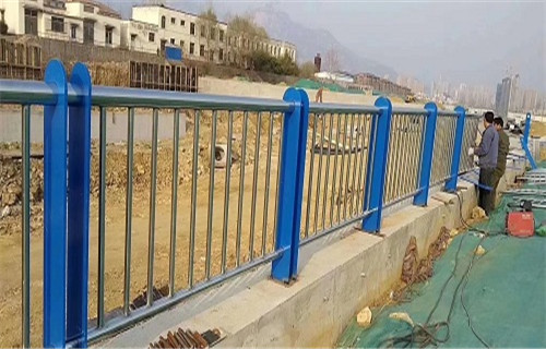不锈钢碳素钢复合管护栏、不锈钢碳素钢复合管护栏价格