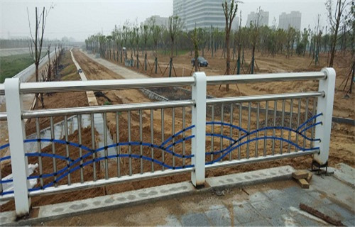 不锈钢复合管道路护栏规格齐全专注细节专注品质