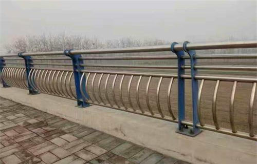 不锈钢复合管护栏使用寿命长本地制造商