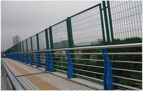 天津桥梁护栏防撞立柱种类多任选泽