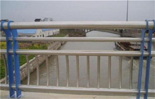 河源不锈钢碳素复合管护栏使用寿命长