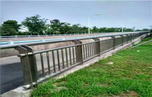 不锈钢桥梁护栏安装便捷专业厂家