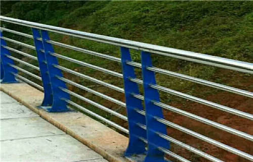 云南桥梁护栏防撞立柱安装便捷
