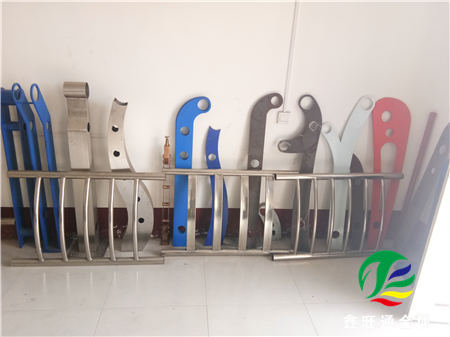 订购(鑫旺通)生产不锈钢复合管护栏报价