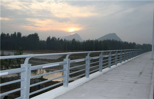 道路防撞栏杆优选展鸿护栏