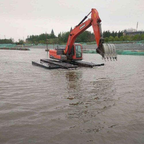 江西省吉安市河道清淤挖机租赁能在水里工作的挖掘机