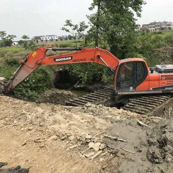 内蒙古自治区河道清淤水上挖掘机租赁能在水里工作的挖掘机