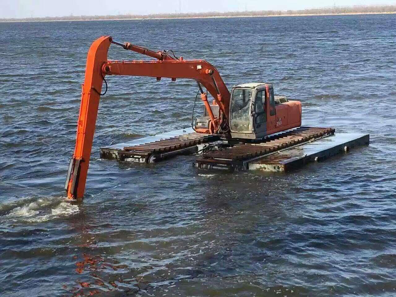 自治区湿地治理挖掘机租赁漂在水上干活