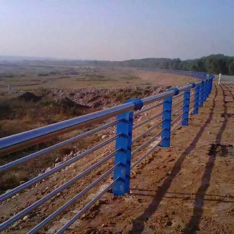 304不锈钢复合管桥梁护栏耐潮性同城生产厂家