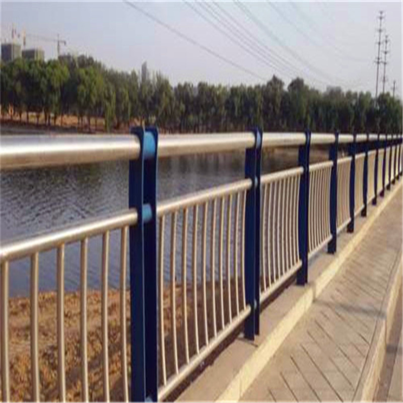 不锈钢碳素复合管护栏维护简单实力商家供货稳定