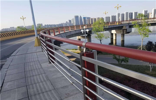 碳钢管除锈喷塑防撞护栏欢迎来访--造型经典同城生产商