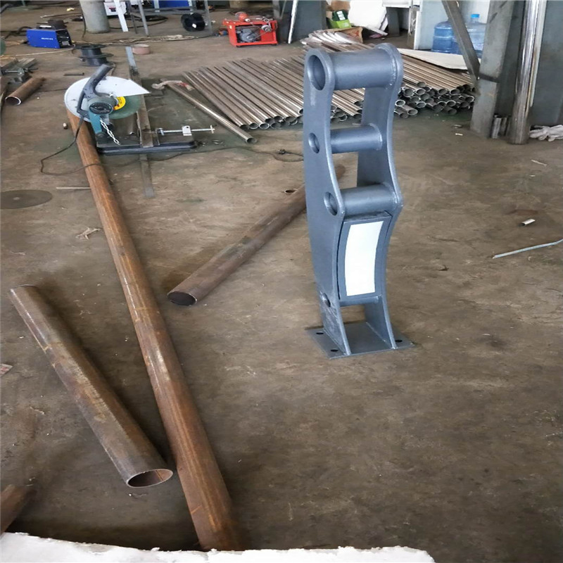 不锈钢碳素钢复合管护栏自主研发