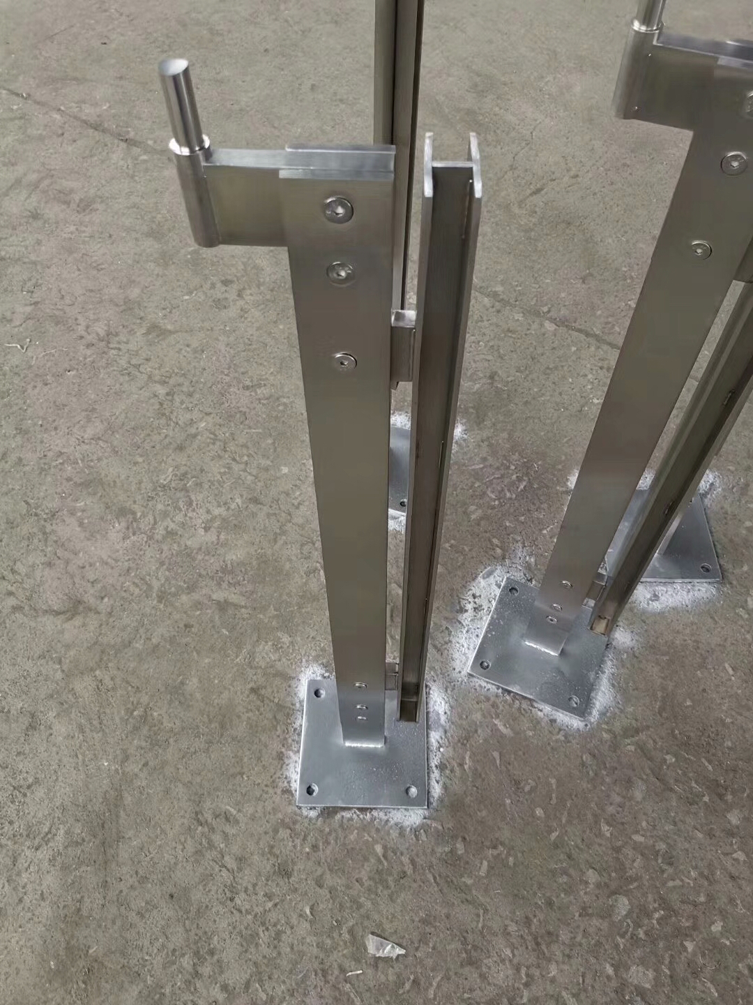 304不锈钢楼梯立柱施工简单产地批发