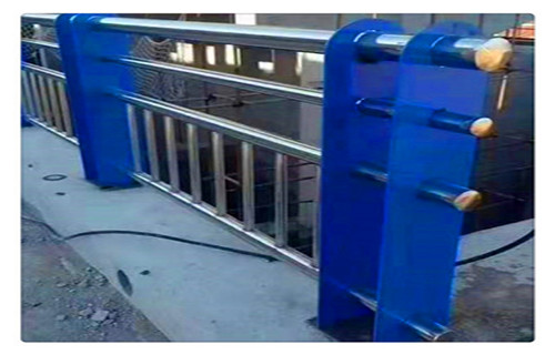 专业生产制造厂桥梁防撞护栏模板安装方法
