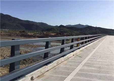 加工定制Q345桥梁护栏耐低温镀锌防撞栏杆哪里能做附近制造商