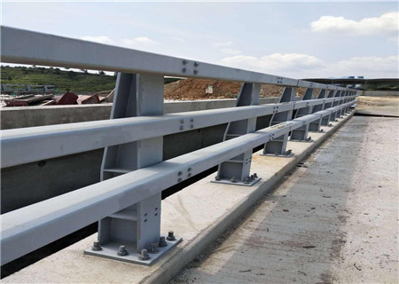 渤莱特生产Q235防撞钢护栏桥梁防撞栏杆耐腐蚀快速出货同城厂家