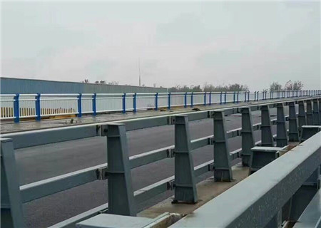 制作复合管桥梁栏杆静电喷塑防撞立柱产品牢固稳定厂家实力雄厚