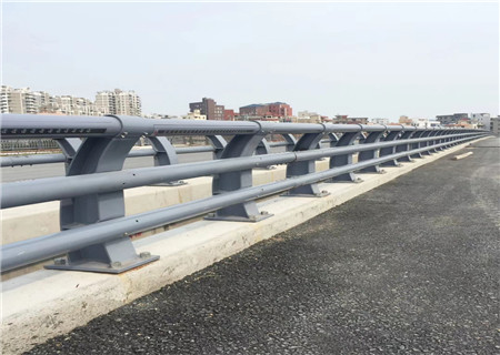 拉萨订购厂家供应镀锌钢板立柱铝合金护栏挡片焊接
