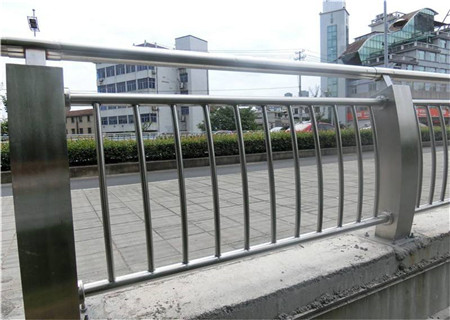 厂家生产道路防撞栏杆不锈钢景区防护栏使用寿命长附近供应商