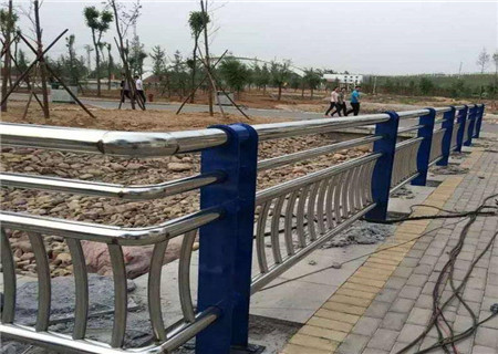 怀化制作道路防撞栏杆不锈钢景区防护栏批发厂家
