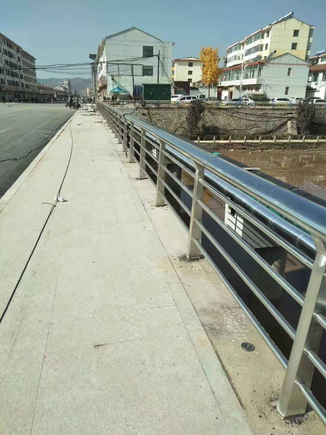 不锈钢桥梁护栏精于质量不只是质量好