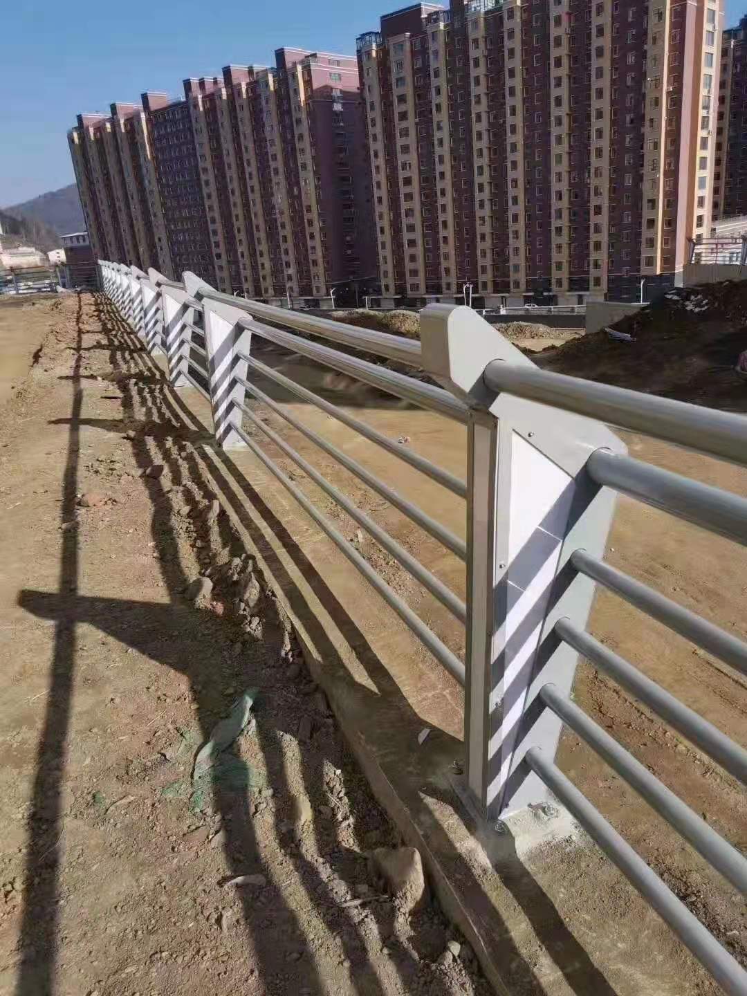 不锈钢碳素钢复合管护栏按需定做同城公司