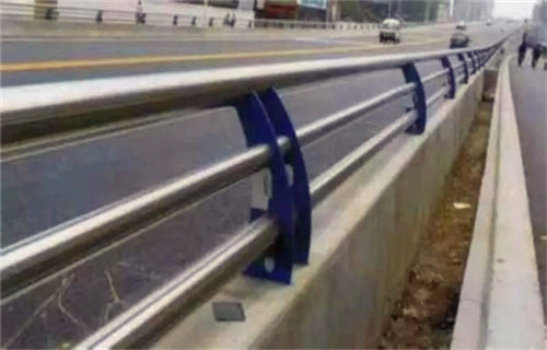 广东不锈钢复合管防撞隔离栏杆质量可靠