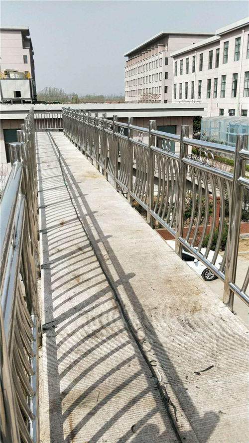 不锈钢河道护栏规格齐全应用广泛