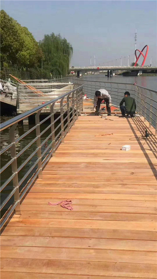 海南公路桥梁防撞护栏严格质检