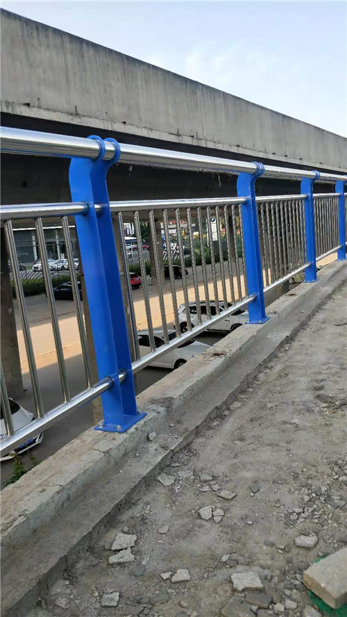 马路不锈钢复合管护栏出厂价无中间商定制销售售后为一体