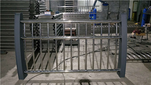 桥梁护栏焊接专业厂家定制检验发货