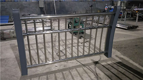 海南不锈钢工程护栏样式丰富
